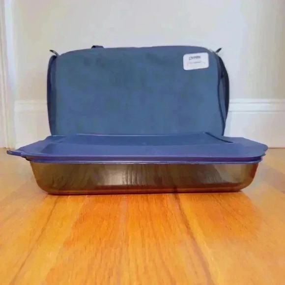 Genuine Pyrex 3QT 3L Lasagna Baking Dish With‎ Lid & Portable To Go Bag In Navy - Picture 1 of 12